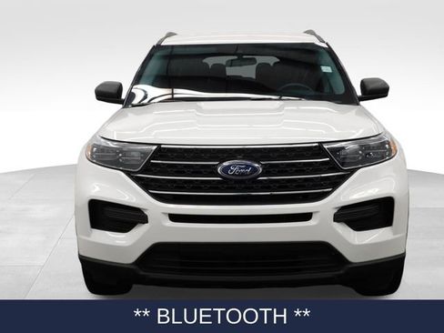 Used 2022 Ford Explorer XLT image 3