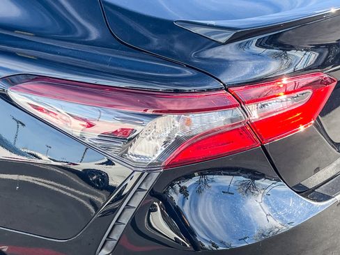 Used 2022 Toyota Camry SE image 8