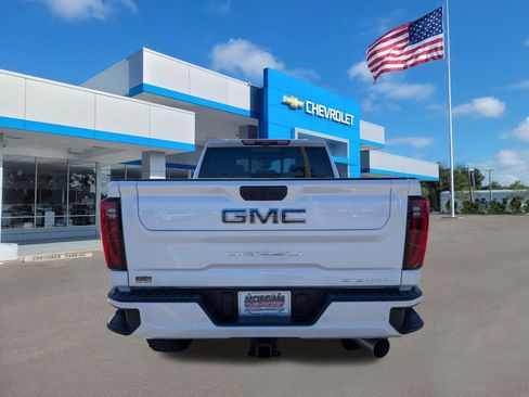 Used 2025 GMC Sierra 2500 Denali Ultimate image 5