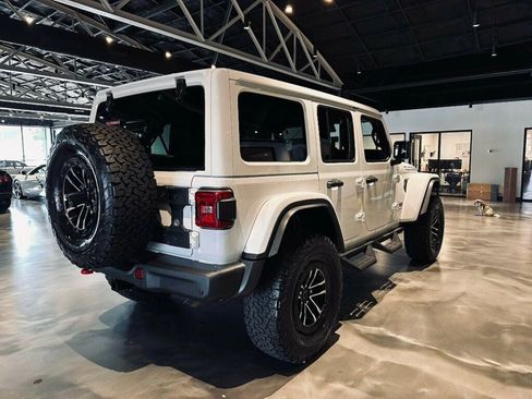 Used 2024 Jeep Wrangler Unlimited Rubicon AWD/4WD image 5