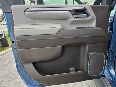 Used 2024 Chevrolet Silverado 2500 LTZ w/ LTZ Convenience Package image 19