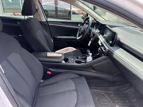 Used 2021 Kia K5 LX FWD image 11