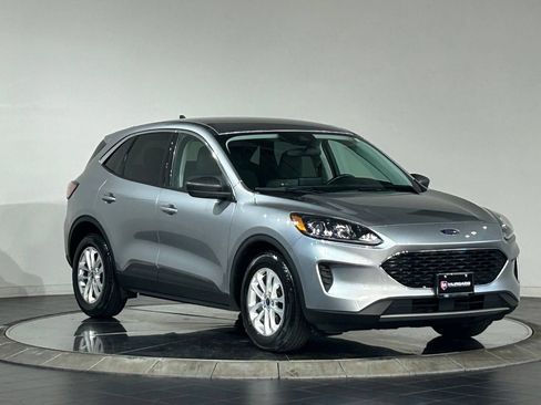 Used 2022 Ford Escape SE w/ Cold Weather Package FWD image 2