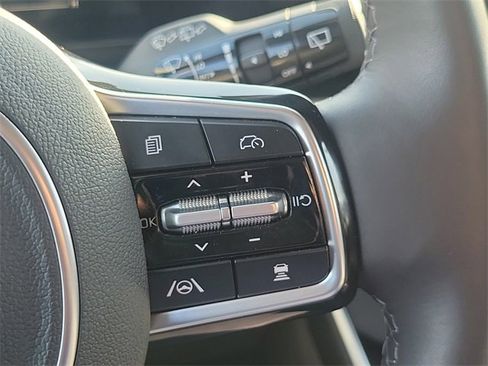 Certified 2025 Kia Carnival image 14
