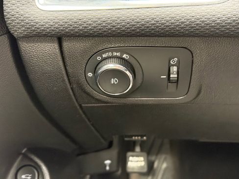 Used 2017 Chevrolet Cruze LT w/ Convenience Package image 12