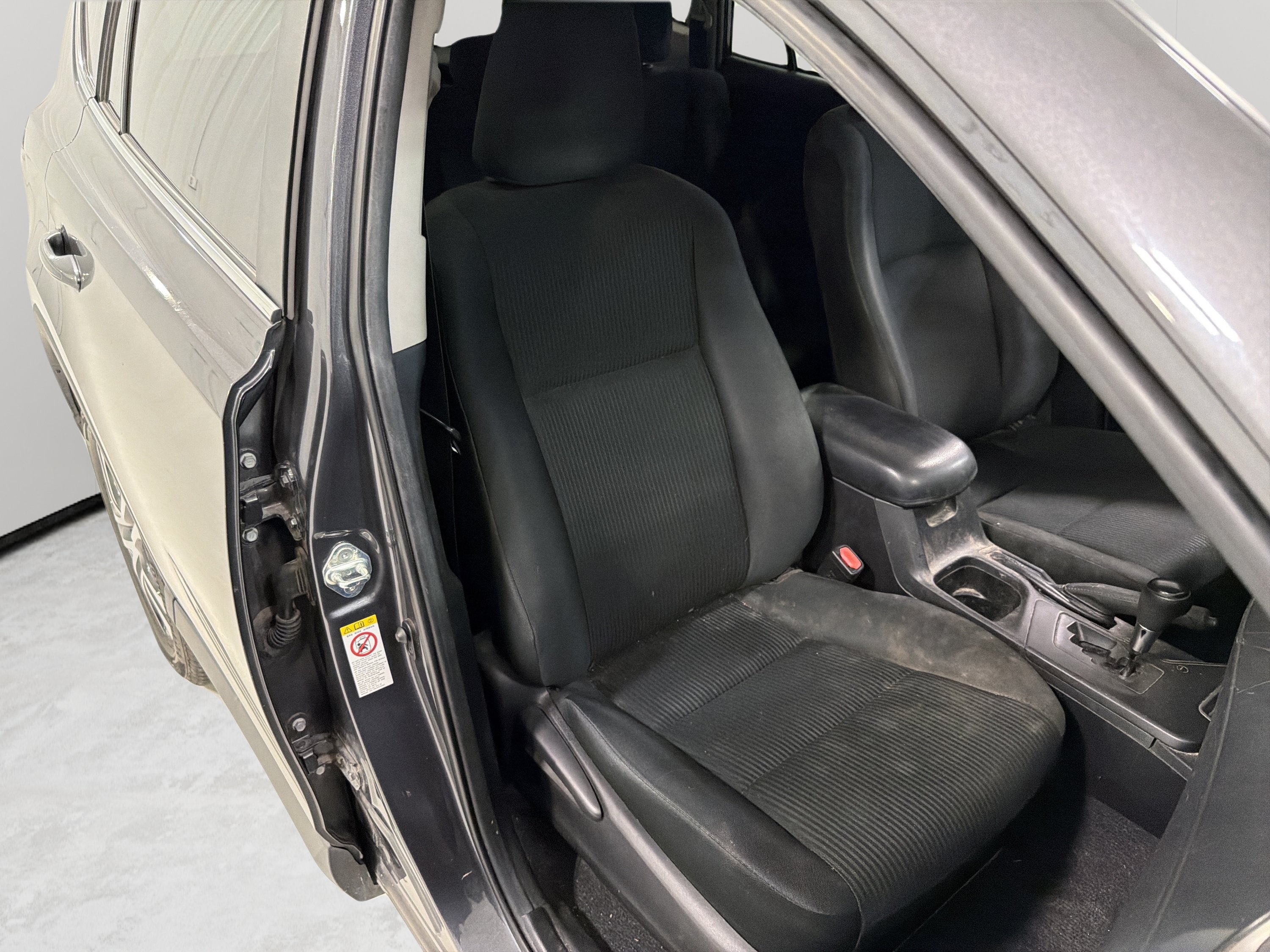 Used 2018 Toyota RAV4 LE FWD image 13