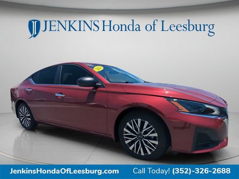 Used 2025 Nissan Altima 2.5 SV FWD image 1