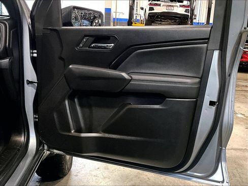 Used 2023 Chevrolet Colorado LT w/ LT Convenience Package II AWD/4WD image 12