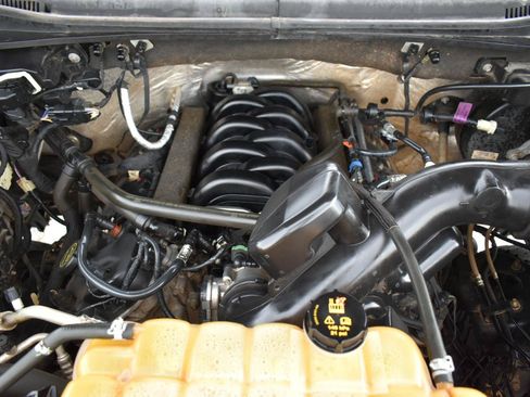 Used 2015 Ford F150 Platinum w/ Equipment Group 701A Luxury AWD/4WD image 53