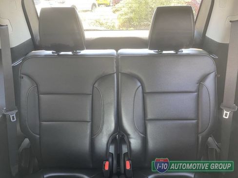 Used 2017 GMC Acadia SLT FWD image 16