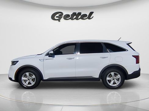 Used 2023 Kia Sorento LX FWD image 8