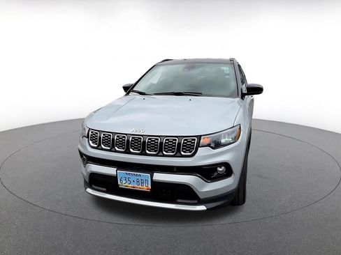 Used 2025 Jeep Compass Limited AWD/4WD image 4