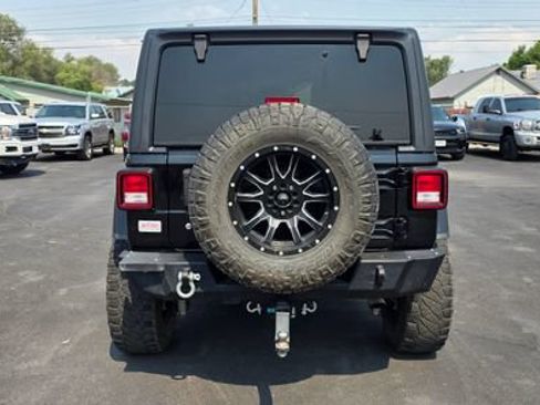 Used 2018 Jeep Wrangler Unlimited Sahara AWD/4WD image 5