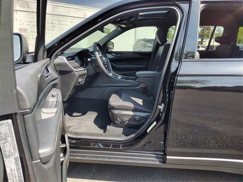 New 2025 Jeep Grand Cherokee L Laredo w/ Luxury Tech Group I image 2