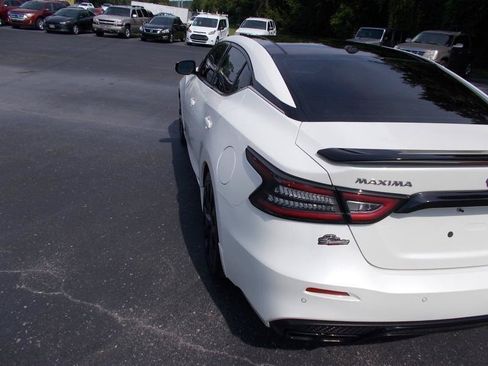 Used 2023 Nissan Maxima SR w/ Sport Mat Group FWD image 4