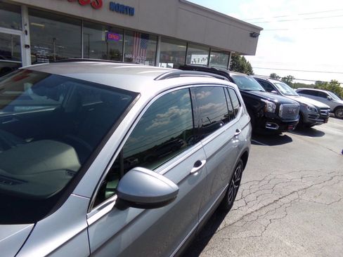 Used 2021 Volkswagen Tiguan SE image 36