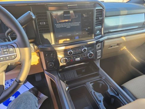 New 2026 Ford F250 Lariat w/ Black Appearance Package image 9