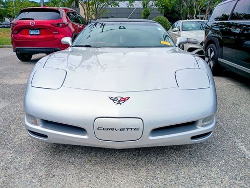 Used 2001 Chevrolet Corvette Coupe w/ Preferred Equipment Group1 RWD image 3