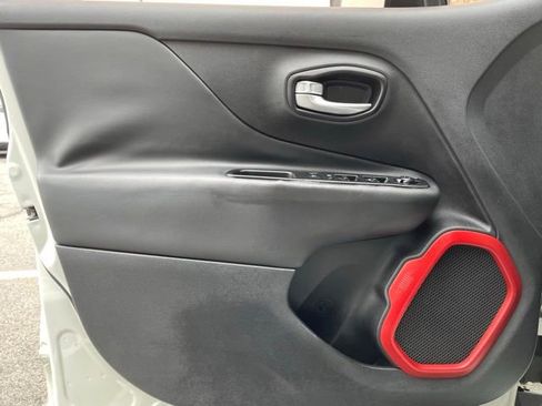 Used 2015 Jeep Renegade Trailhawk AWD/4WD image 9