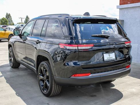 New 2026 Jeep Grand Cherokee Limited w/ Limited Altitude Package AWD/4WD image 7
