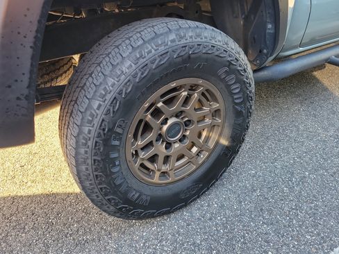 Used 2022 Toyota Tacoma SR5 w/ Trail Edition image 15