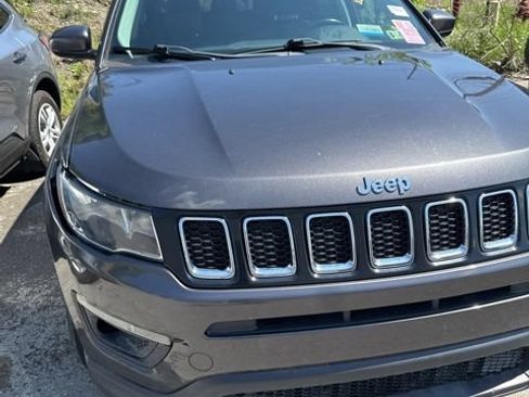 Used 2020 Jeep Compass Latitude w/ Cold Weather Group AWD/4WD image 4