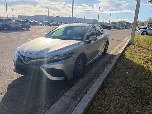 Certified 2024 Toyota Camry SE image 1