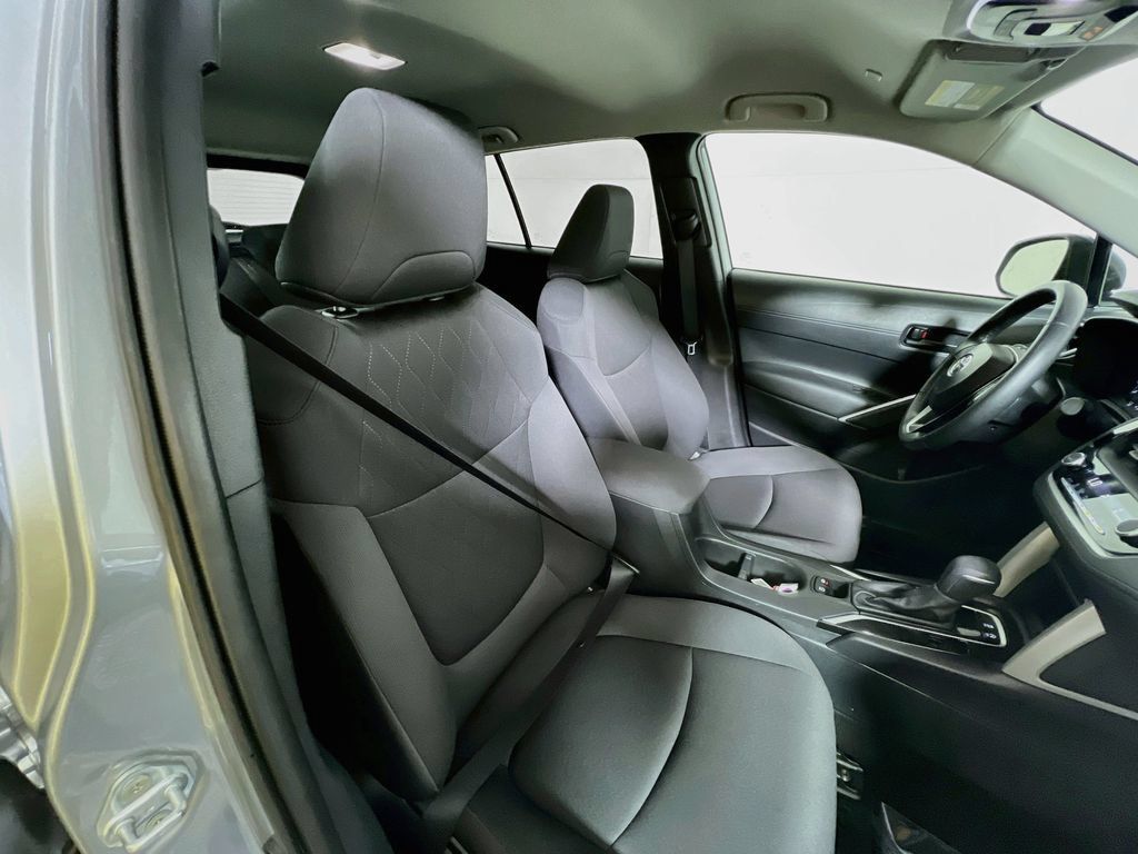 Certified 2025 Toyota Corolla Cross LE FWD image 24