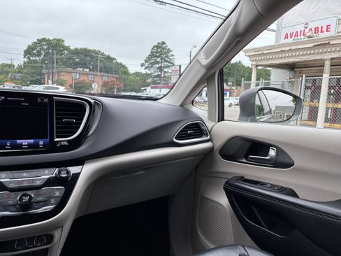 Used 2022 Chrysler Pacifica Touring-L FWD image 38