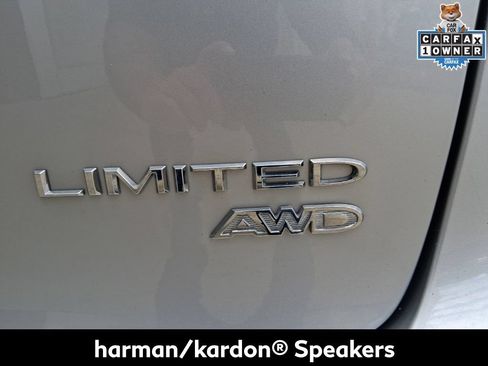 Used 2022 Chrysler Pacifica Limited AWD/4WD image 4