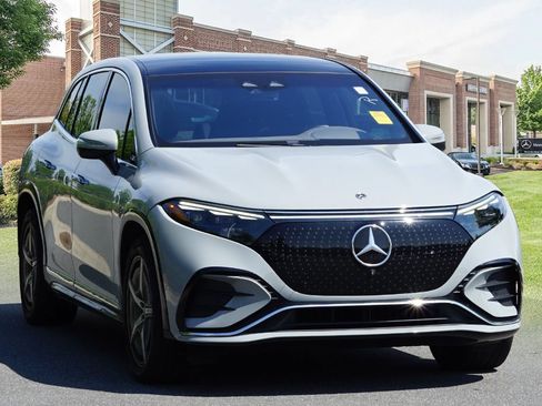 Used 2023 Mercedes-Benz EQS 580 4MATIC SUV image 3