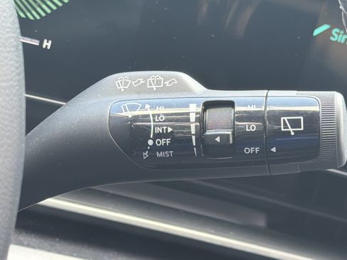 Certified 2025 Kia Carnival FWD image 12