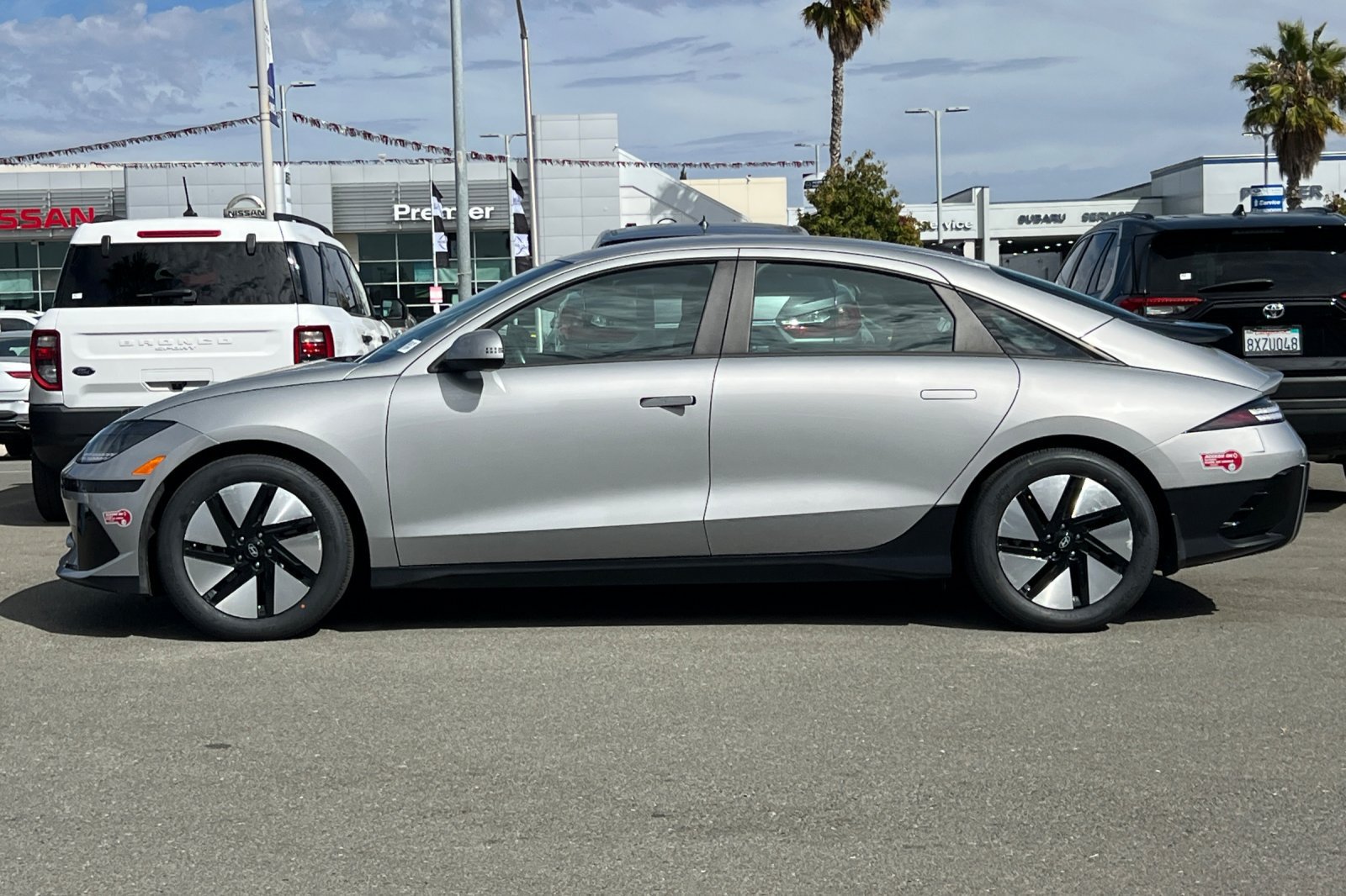 Used 2023 Hyundai Ioniq 6 SE RWD image 7