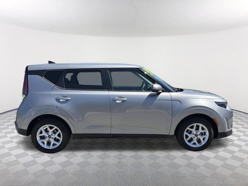 Used 2024 Kia Soul LX w/ Option Group 015 FWD image 16