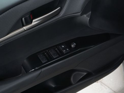 Used 2025 Toyota Camry SE image 19