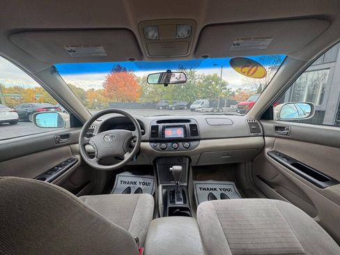 Used 2005 Toyota Camry LE FWD image 10