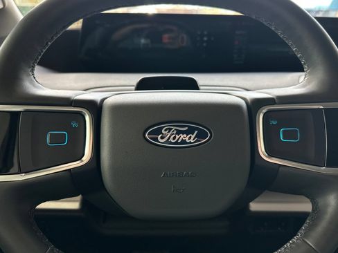 Certified 2025 Ford Expedition Active AWD/4WD image 23