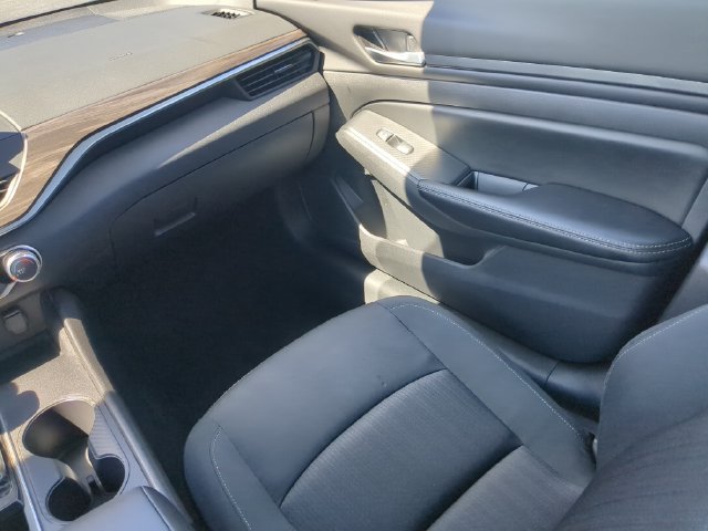 Used 2025 Nissan Altima 2.5 SV FWD image 17