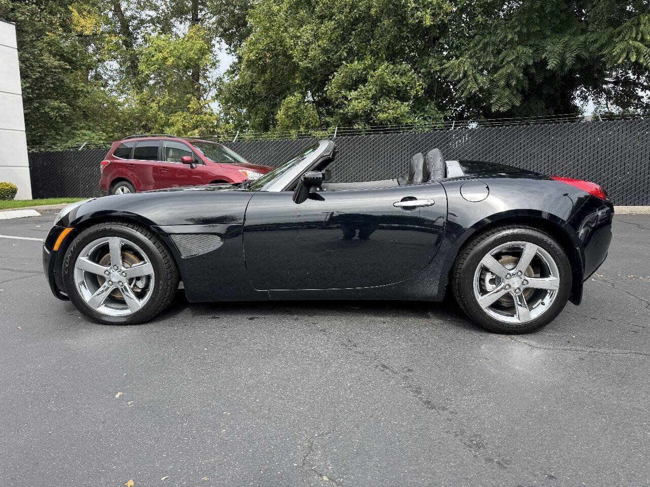 Used 2007 Pontiac Solstice Convertible w/ Premium Package RWD image 4