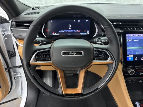 Certified 2025 Jeep Grand Cherokee Summit AWD/4WD image 29