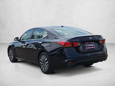 Used 2025 Nissan Altima 2.5 SV FWD image 8