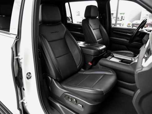 Used 2022 GMC Yukon XL Denali image 45