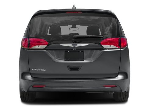 Used 2017 Chrysler Pacifica Touring w/ Tire & Wheel Group FWD image 8
