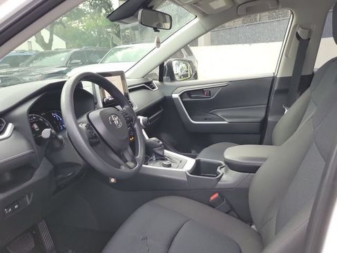 Used 2025 Toyota RAV4 LE AWD/4WD image 11