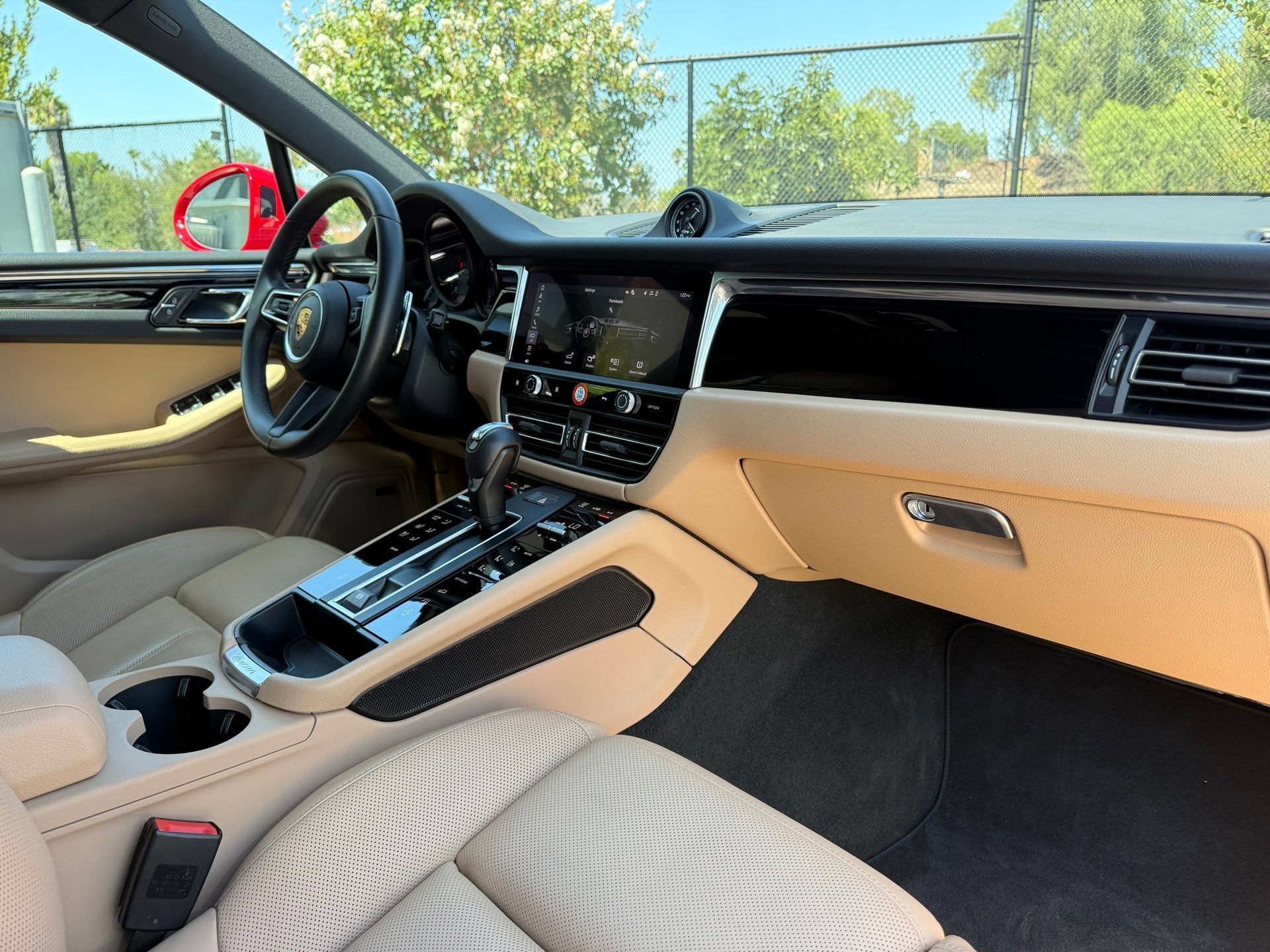 Certified 2026 Porsche Macan AWD/4WD image 26