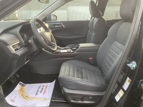 New 2026 Mitsubishi Outlander SE image 12