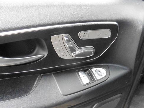 Used 2021 Mercedes-Benz Metris image 12