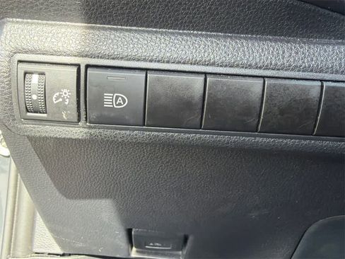 Used 2025 Toyota Corolla LE image 29