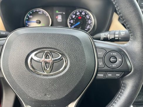 Used 2021 Toyota RAV4 XLE Premium image 35