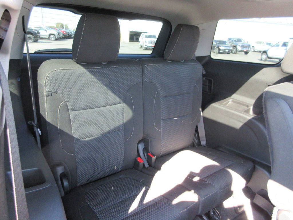 Used 2022 GMC Acadia SLE w/ Driver Convenience Package FWD image 24